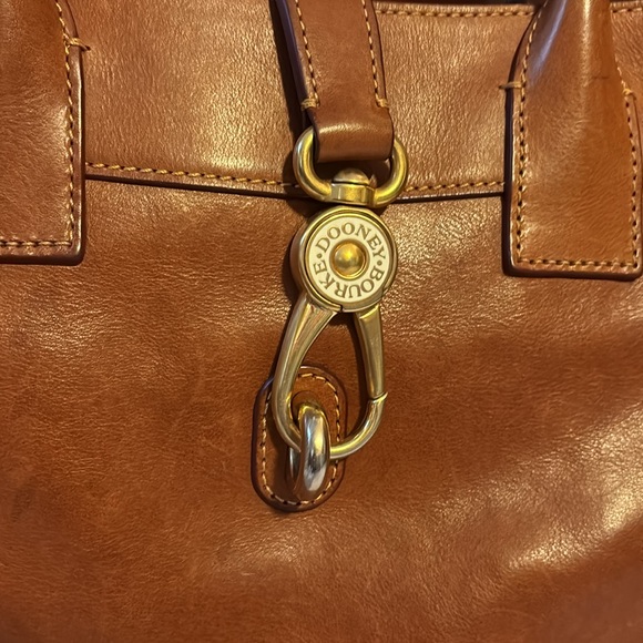 Dooney & Bourke Genuine Florentine Vacchieta Leather Shoulder Bag Logo Clip - Picture 2 of 15